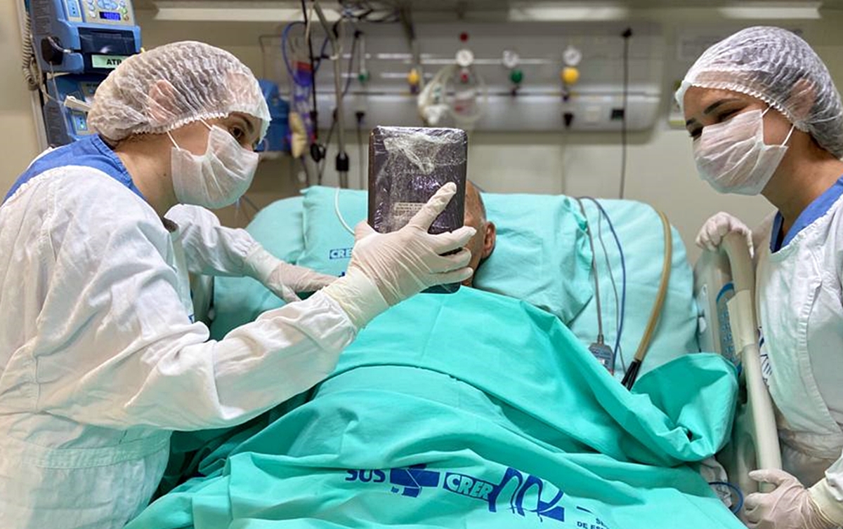 Profissionais criticam proibição a chamadas de vídeo entre pacientes com covid-19 e familiares